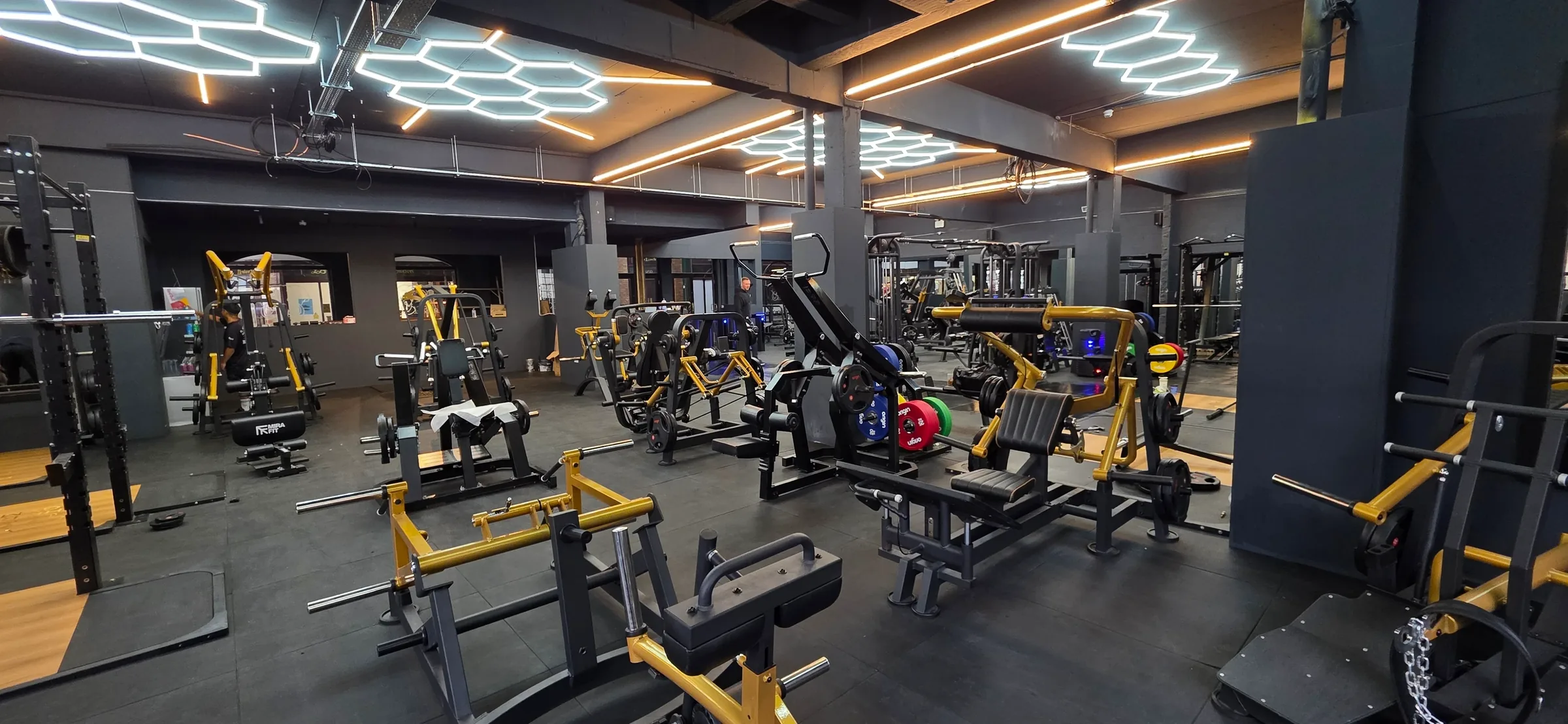 Inside The Rig Gym, Epsom — wide training floor with plate-loaded equipment